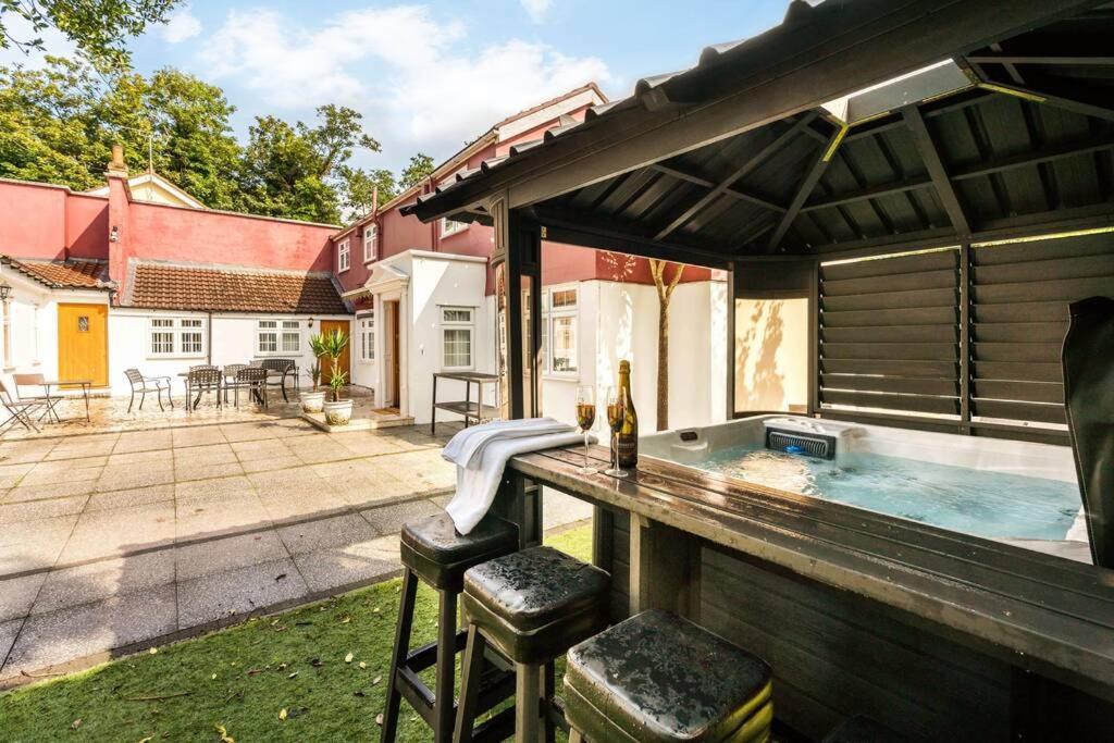 Jones Real Escapes Retreat * Londra