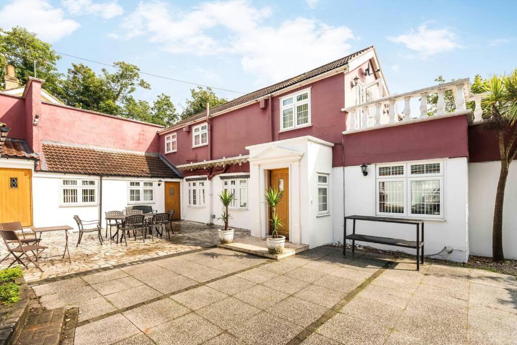 Jones Real Escapes Retreat * Londra